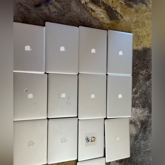 MacBook Air MacBook Pro MacBook minis - Picture 2 of 2